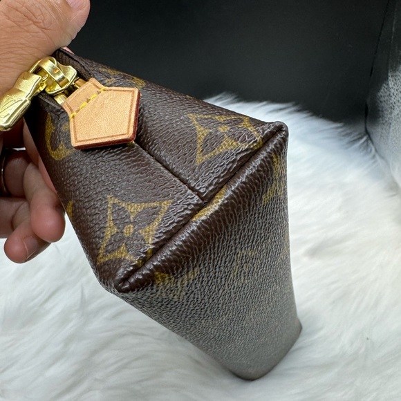 🌸SOLD🌸Louis Vuitton Cosmetic Pouch GM - Picture 7 of 16